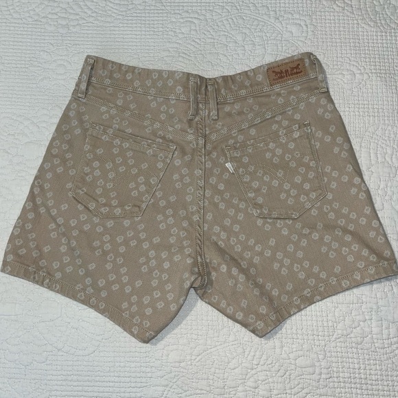 Levi’s High Rise Shorts - Picture 4 of 6
